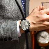 Herren Armbanduhr mit schwarzem Lederband. 4 Ausführungen.