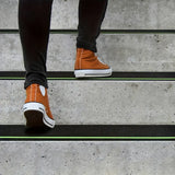 Lebensretter: 10 x Antirutsch-Streifen für Treppen 15x76 cm. 80er Körnung. Schwarz. Inklusive Leuchtstreifen für mehr Sicherheit.