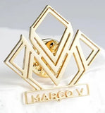 Brosche individualisiert. Gold. Ca. 4 cm Breite. Gefertigt nach Ihrem Firmenlogo oder Text. Wir setzen es für Sie um!