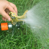 Verstellbarer Rasensprinkler mit rotierendem Sprühkopf. Angebot.