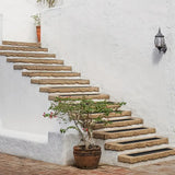 Lebensretter: 10 x Antirutsch-Streifen für Treppen 15x76 cm. 80er Körnung. Schwarz. Inklusive Leuchtstreifen für mehr Sicherheit.