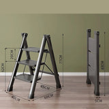 Dreistufige Klapptrittleiter, stabil, bis 250 kg belastbar. 3 Farben lieferbar.