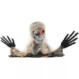 Halloween einäugige Mumie. Krabbelnde Mumie mit rot leuchtenden Augen