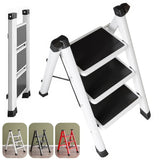 Dreistufige Klapptrittleiter, stabil, bis 250 kg belastbar. 3 Farben lieferbar.