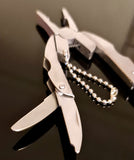 Multitool mit Zange, Messer, Feile, Schraubenzieher (Kreuz und Schlitz) Beißzange.